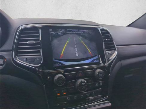 Used 2021 Jeep Grand Cherokee Laredo X AWD/4WD image 12