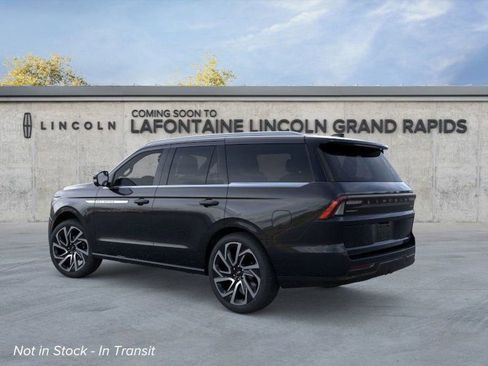 New 2026 Lincoln Navigator Reserve image 4