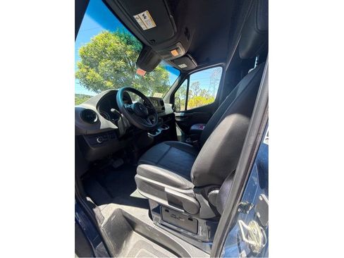Used 2023 Mercedes-Benz Sprinter 2500 image 10