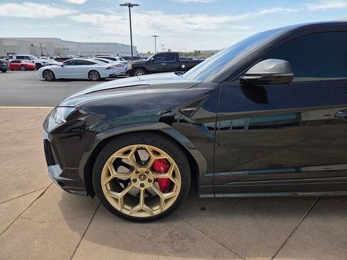 Used 2023 Lamborghini Urus Performante AWD/4WD image 3