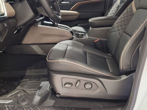 New 2026 GMC Canyon Denali image 13