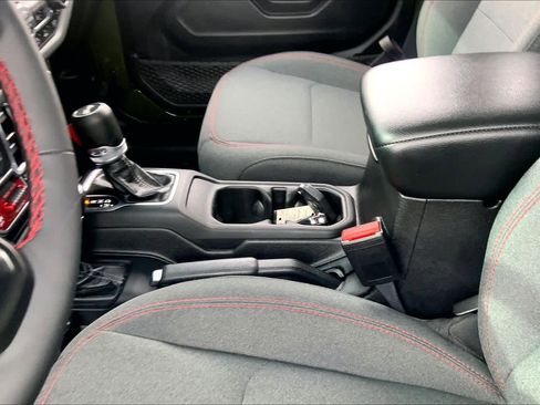 Used 2024 Jeep Wrangler Unlimited Rubicon w/ Technology Group image 14