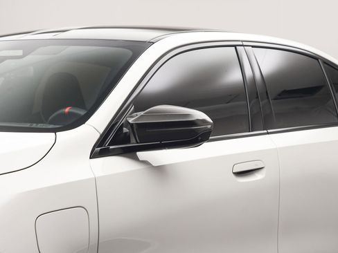 Used 2025 BMW M5 w/ Carbon Package image 11