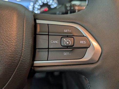 Used 2023 Jeep Compass Latitude AWD/4WD image 17