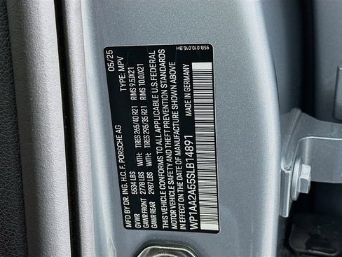 Used 2025 Porsche Macan image 36