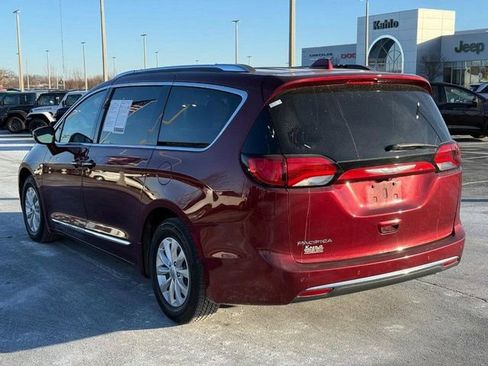 Used 2018 Chrysler Pacifica Touring-L w/ Advanced Safetytec Group image 5
