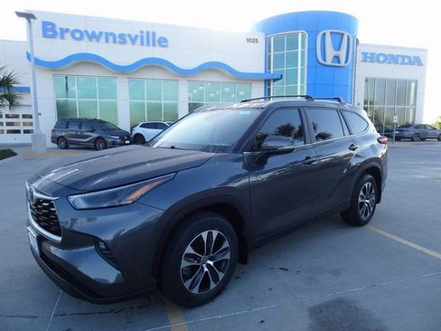 Used 2023 Toyota Highlander XLE image 1