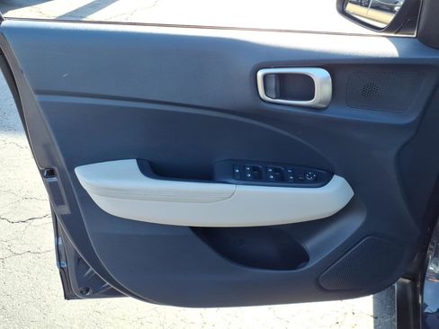 Certified 2023 Hyundai Venue Limited image 8