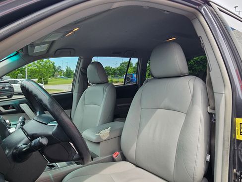 Used 2012 Toyota Highlander FWD w/ Tech Pkg image 21