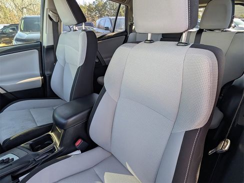 Used 2018 Toyota RAV4 XLE image 20
