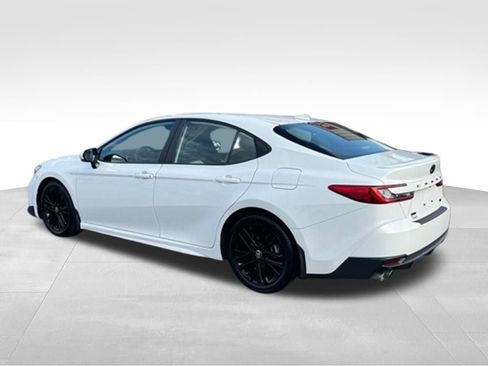 Used 2025 Toyota Camry SE w/ Convenience Package FWD image 5