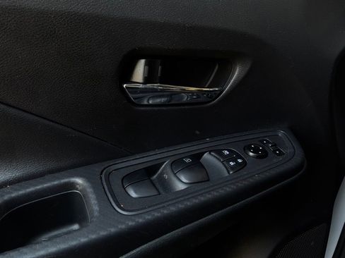 Used 2025 Nissan Versa SV FWD image 20