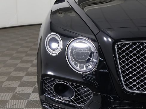 Used 2020 Bentley Bentayga Plug-In Hybrid AWD/4WD image 19