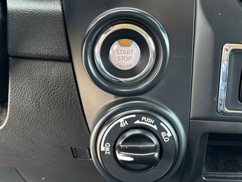 Used 2024 Nissan Titan SV AWD/4WD image 28