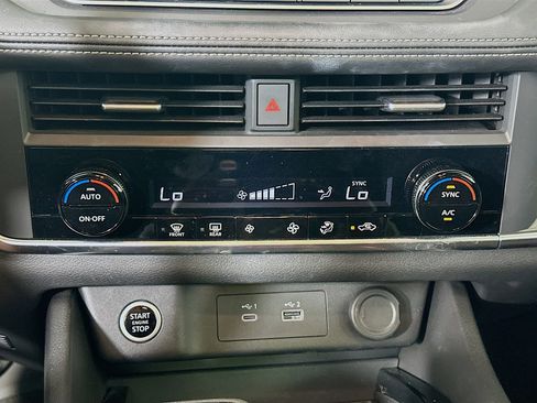 Used 2023 Nissan Rogue SV image 24