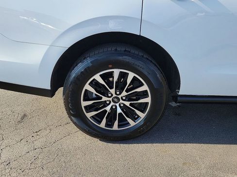 Used 2025 Ford Expedition Platinum image 7