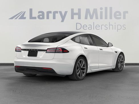 Used 2023 Tesla Model S Standard Range image 2