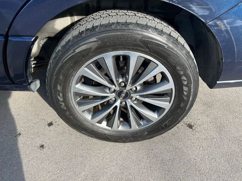 Used 2015 Lincoln Navigator 4WD image 13