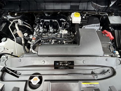 Used 2025 Nissan Pathfinder SV FWD image 17