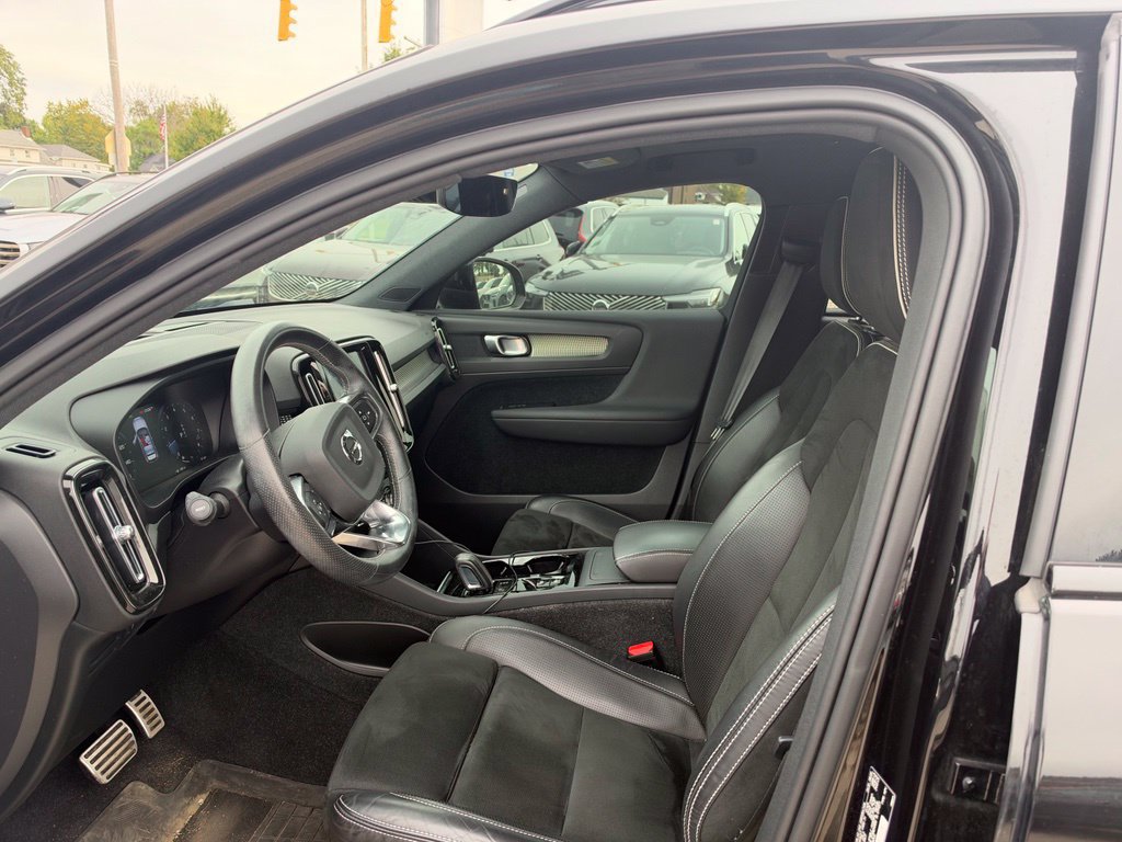 Used 2021 Volvo XC40 T5 R-Design w/ Climate Package AWD/4WD image 8