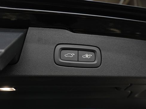 Used 2025 Volvo V60 B5 Cross Country Plus image 10