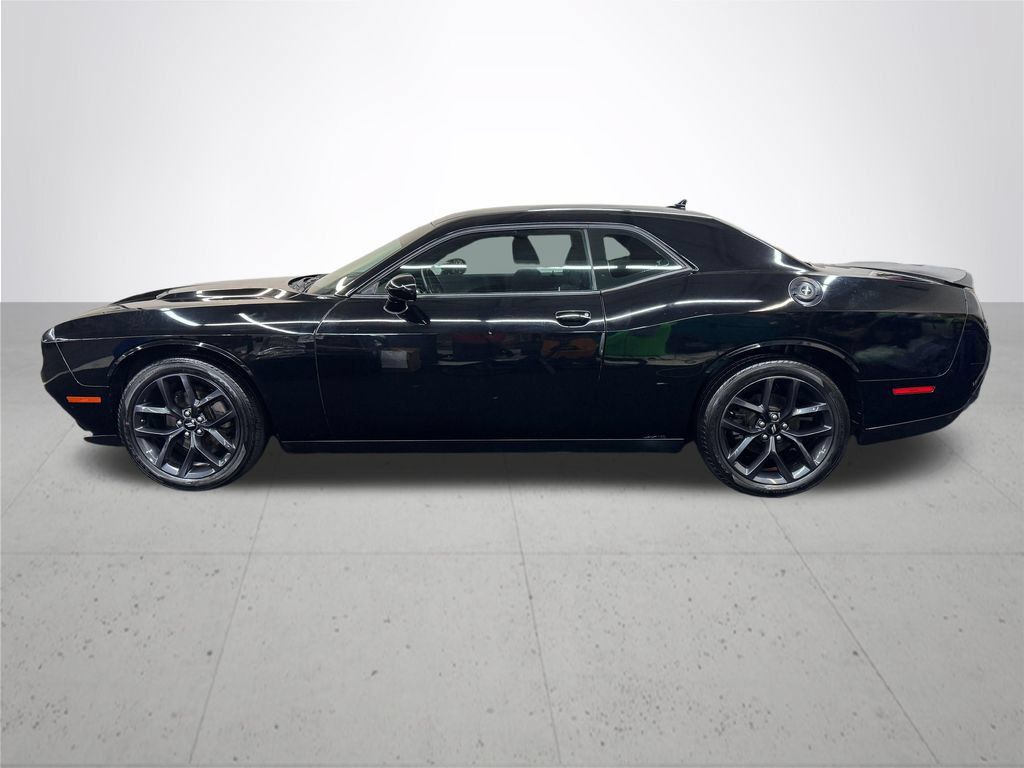 Used 2019 Dodge Challenger SXT w/ Blacktop Package RWD image 3