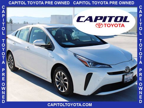 Used 2019 Toyota Prius XLE image 1