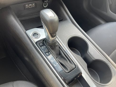 Used 2025 Nissan Altima 2.5 SV FWD image 22