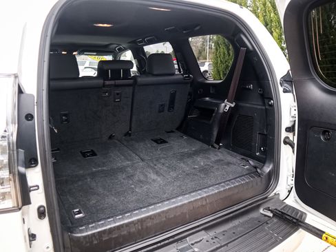 Used 2023 Lexus GX 460 Premium w/ Premium Package image 32