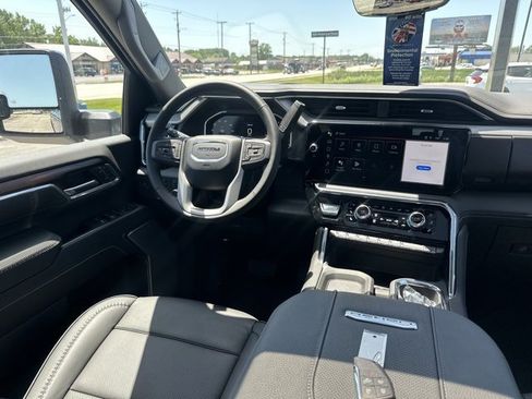 New 2025 GMC Sierra 2500 Denali w/ Denali Reserve Package image 15
