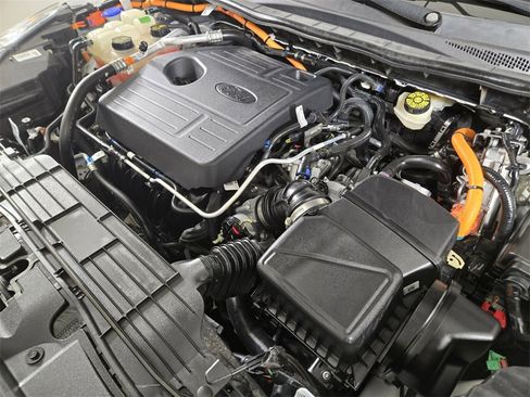 Used 2020 Ford Escape Titanium image 23