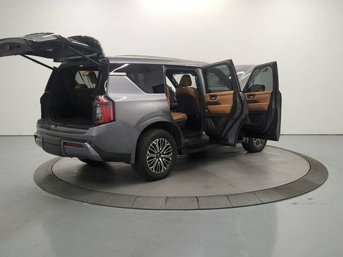 Used 2025 Nissan Armada SL w/ Captain's Chari Seat Package RWD image 16