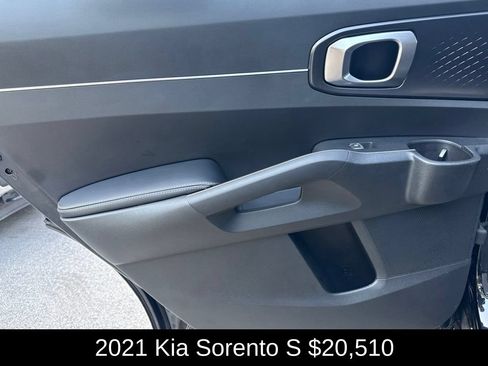 Used 2021 Kia Sorento S FWD image 15