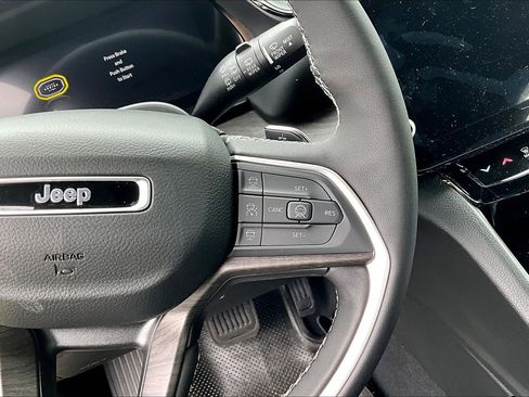 New 2026 Jeep Grand Cherokee Altitude AWD/4WD image 17