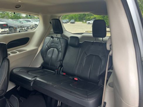 Used 2022 Chrysler Pacifica Touring-L FWD image 20