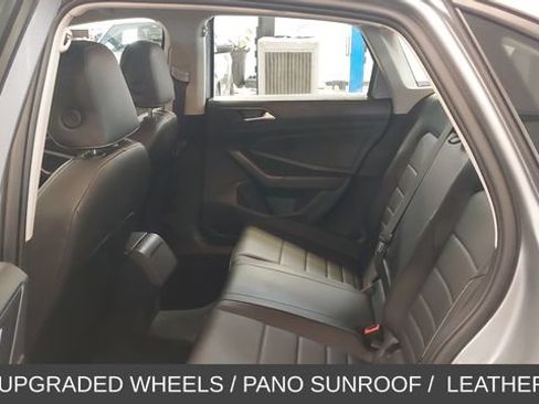 Used 2024 Volkswagen Jetta SE w/ Panoramic Sunroof Package FWD image 31