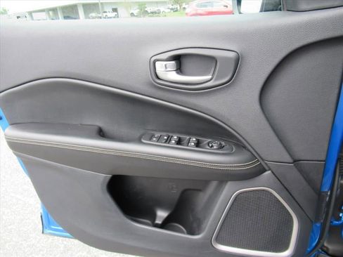 Used 2021 Jeep Compass Latitude FWD image 18