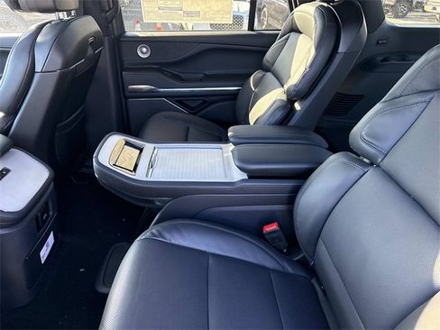 New 2025 Lincoln Navigator Reserve w/ Jet Appearance Package image 18