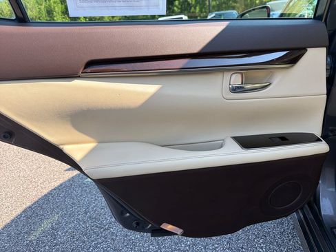 Used 2016 Lexus ES 350 w/ Premium Package w/Wood Trim FWD image 49