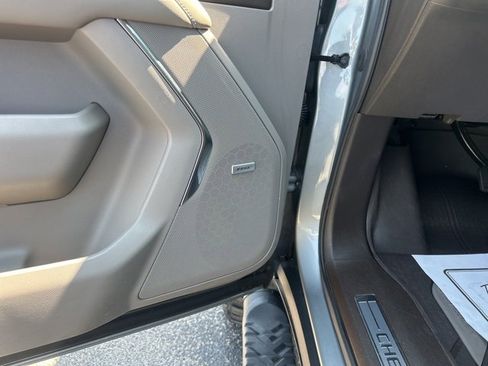 Used 2023 Chevrolet Suburban Z71 w/ Luxury Package image 14