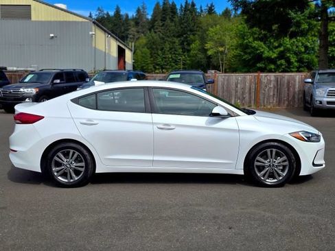 Used 2017 Hyundai Elantra SE FWD image 8