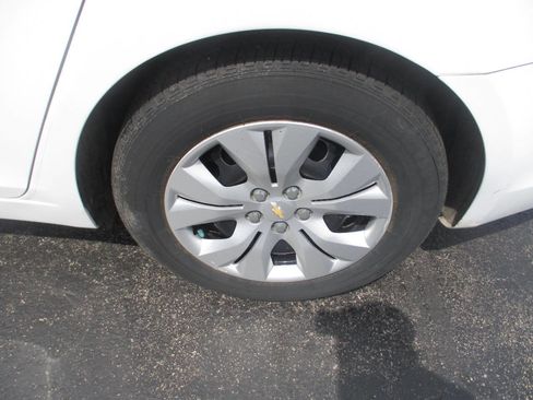 Used 2013 Chevrolet Cruze LS FWD image 28