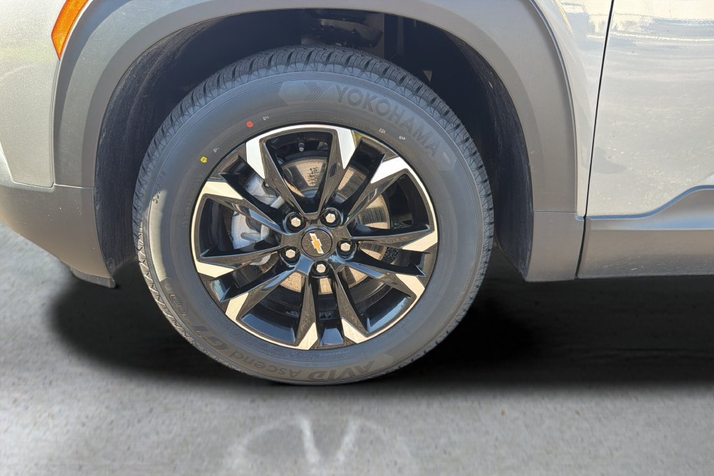 Used 2023 Chevrolet TrailBlazer LT w/ Convenience Package FWD image 9