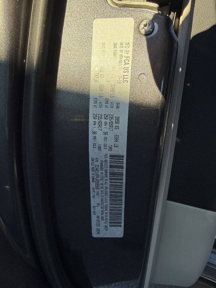 Used 2018 Chrysler Pacifica Limited w/ Advanced Safetytec Group FWD image 30