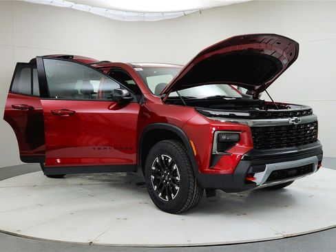 New 2026 Chevrolet Traverse Z71 w/ Enhanced Driving Package image 9