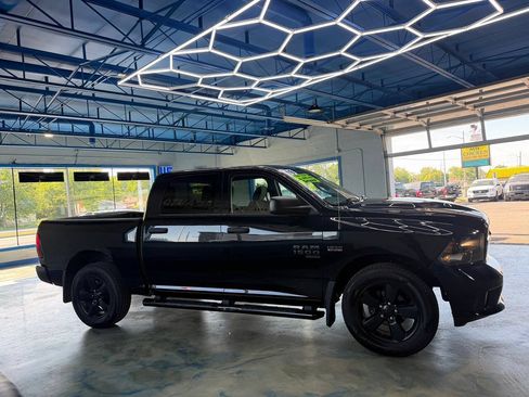 Used 2019 RAM 1500 Express w/ Wheel & Sound Group AWD/4WD image 8