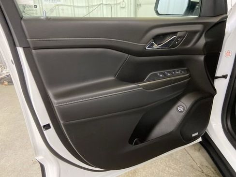 Used 2023 GMC Acadia SLT AWD/4WD image 37