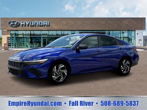 Used 2025 Hyundai Elantra Sport FWD image 2