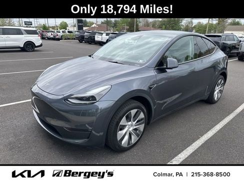 Used 2023 Tesla Model Y Long Range AWD/4WD image 1