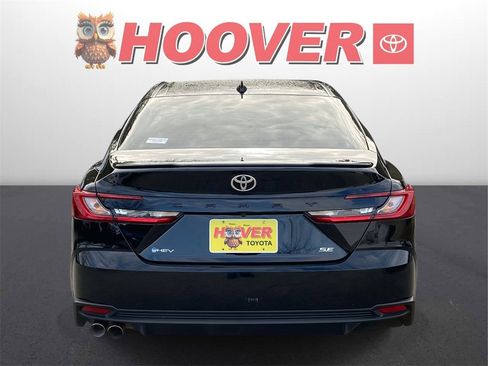 Used 2025 Toyota Camry SE image 3